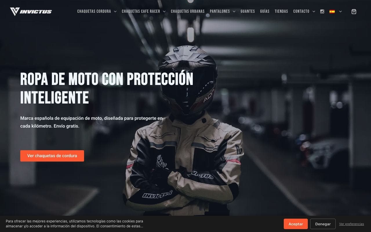 Captura limpia de una tienda oficial de ropa de moto
