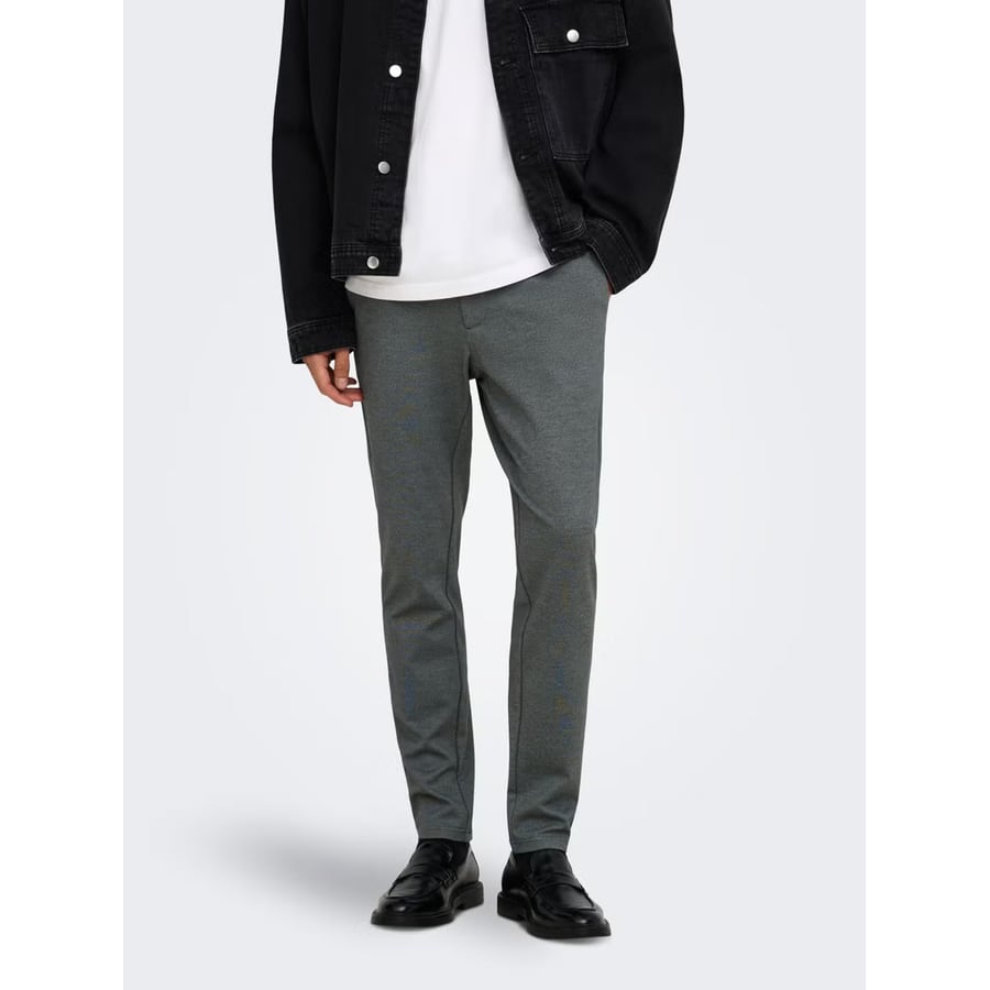 Pantalones chinos corte slim